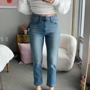 Gap high rise straight leg Jean size 28R